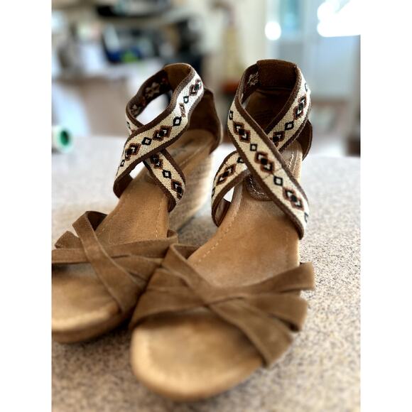 Minnetonka Wedges with 3" Heel Size 9 - Picture 2 of 6